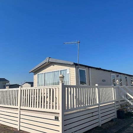 Delightful 6 Berth Holiday Home With Decking Area 奇切斯特 外观 照片