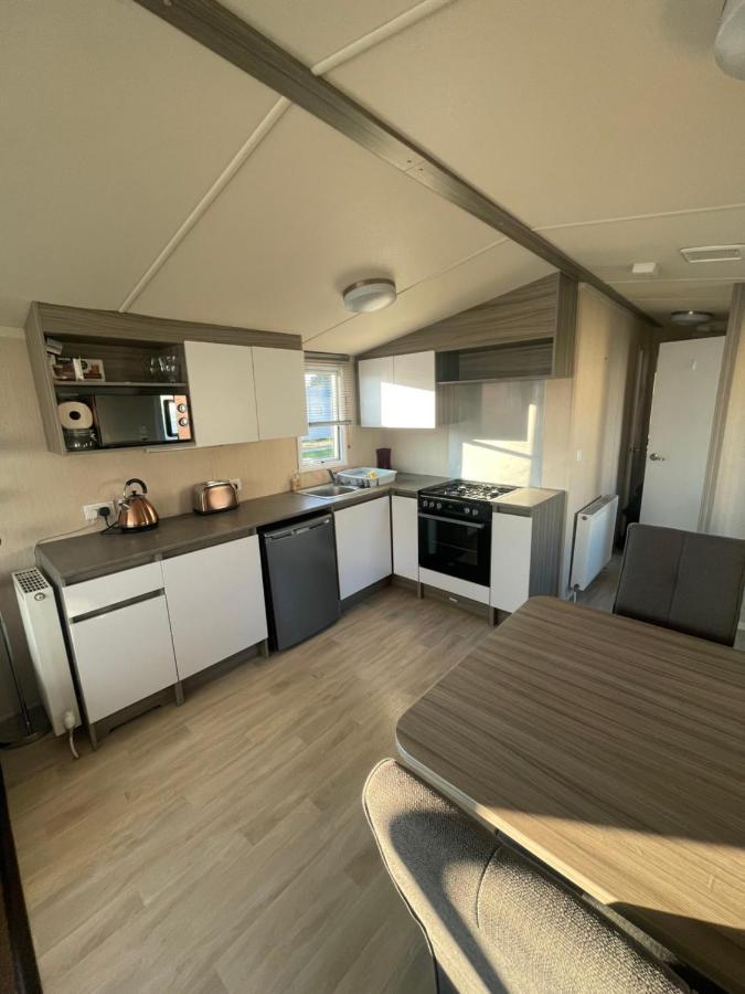 Delightful 6 Berth Holiday Home With Decking Area 奇切斯特 外观 照片