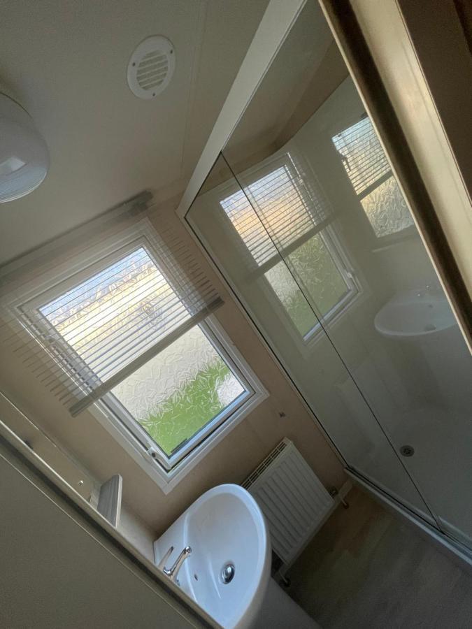 Delightful 6 Berth Holiday Home With Decking Area 奇切斯特 外观 照片