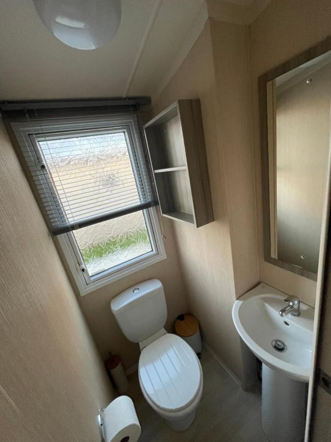 Delightful 6 Berth Holiday Home With Decking Area 奇切斯特 外观 照片