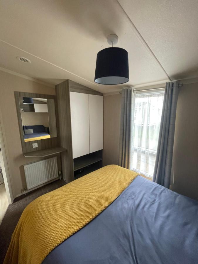 Delightful 6 Berth Holiday Home With Decking Area 奇切斯特 外观 照片