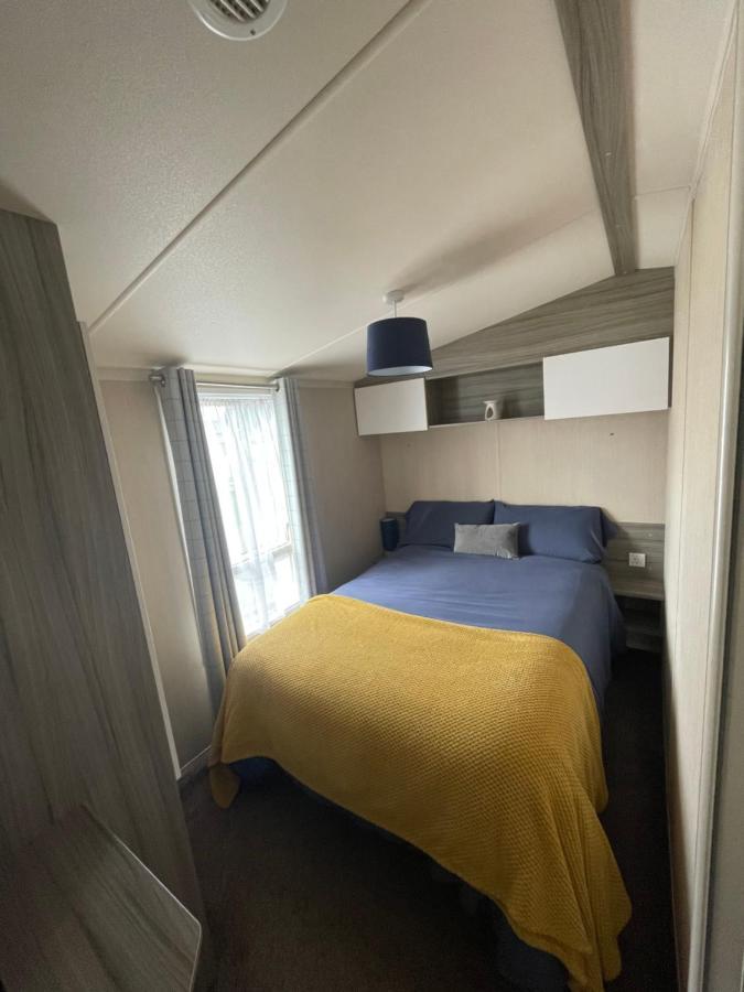 Delightful 6 Berth Holiday Home With Decking Area 奇切斯特 外观 照片