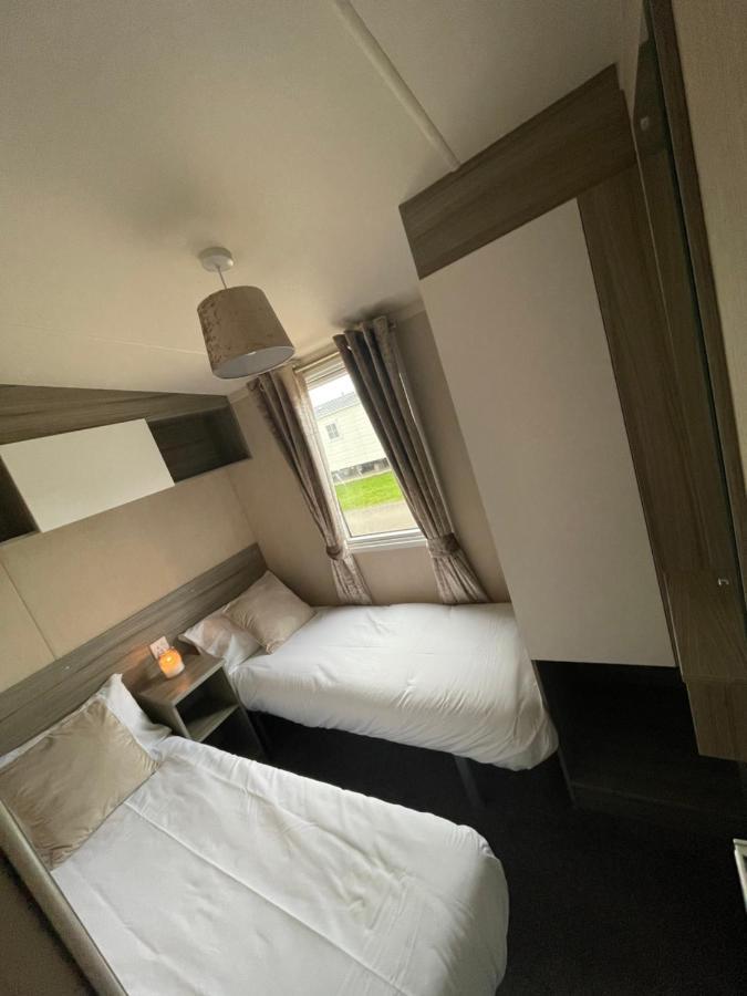 Delightful 6 Berth Holiday Home With Decking Area 奇切斯特 外观 照片